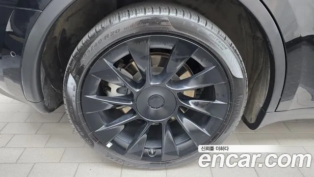 Tesla Model Y — Фото автомобиля 5