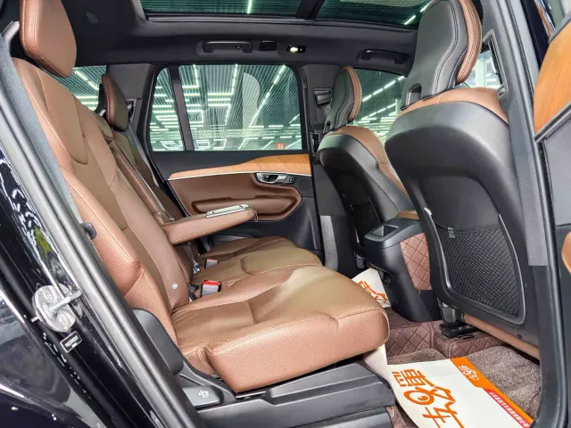 Volvo XC90 — Фото автомобиля 16