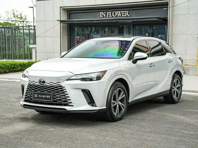 Фотография автомобиля — Lexus RX