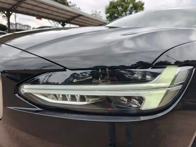 Volvo S90 — Фото автомобиля 19
