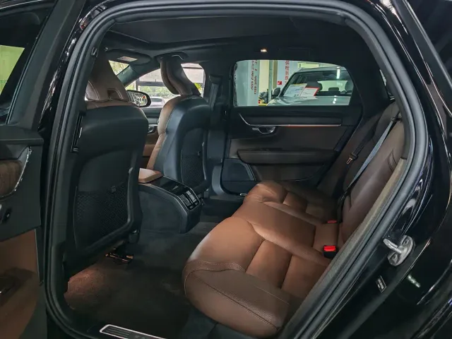 Volvo S90 — Фото автомобиля 8