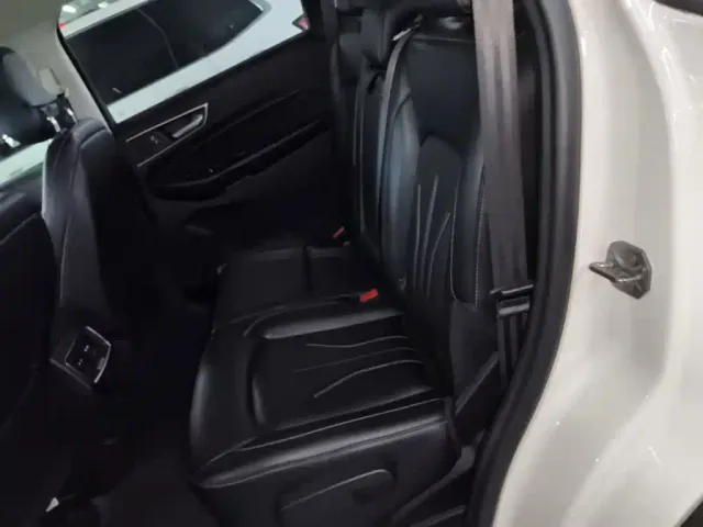 Ford Edge — Фото автомобиля 16