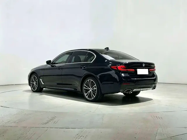BMW 5 Series — Фото автомобиля 12