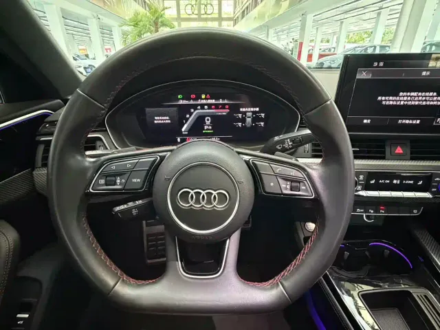 Audi A4L — Фото автомобиля 13