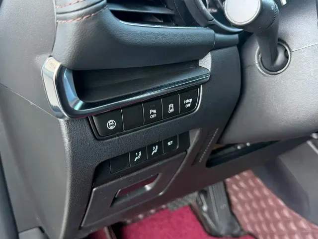Mazda Axela — Фото автомобиля 12