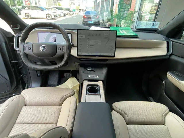 Volvo XC70 Plug-in Hybrid — Фото автомобиля 4