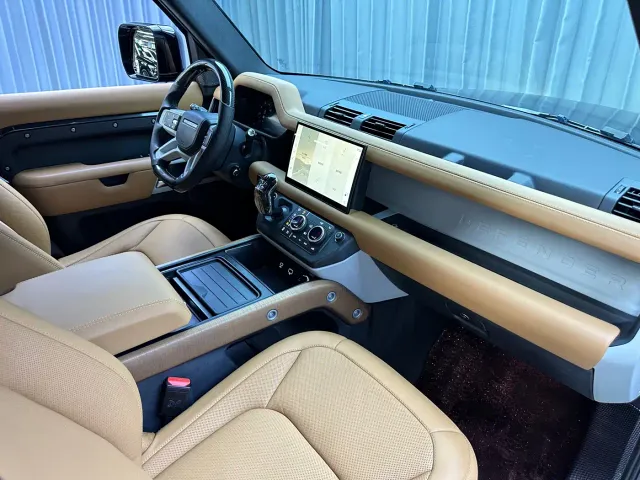 Land Rover Defender — Фото автомобиля 14