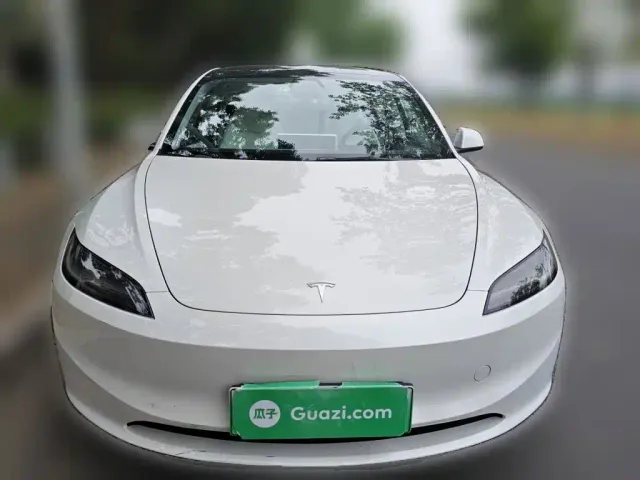 Tesla Model 3 — Фото автомобиля 3