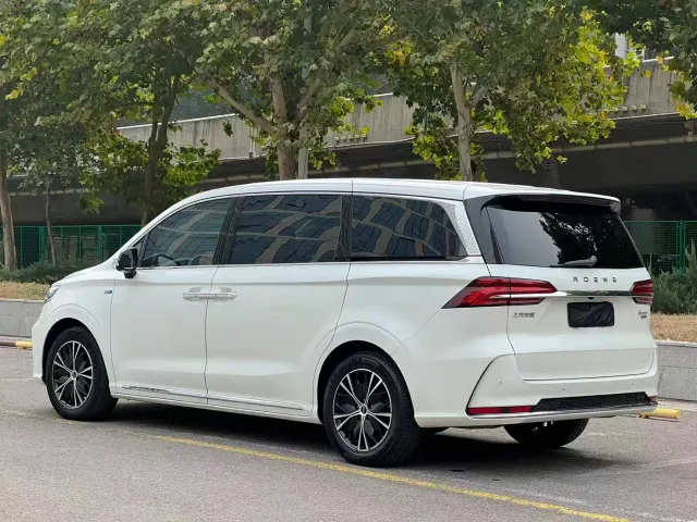 Roewe iMAX8 — Фото автомобиля 9