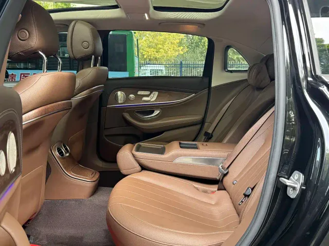Mercedes-Benz E-Class — Фото автомобиля 14