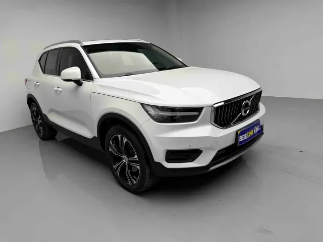 Volvo XC40 — Фото автомобиля 8