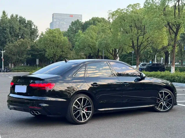 Audi S4 — Фото автомобиля 3
