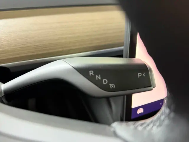 Tesla Model Y — Фото автомобиля 14