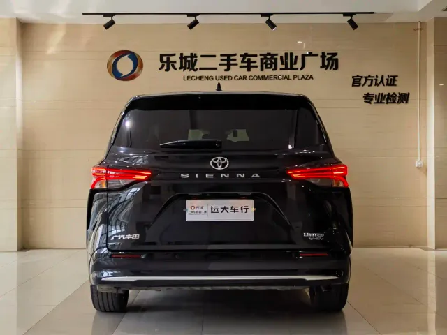 Toyota Sienna — Фото автомобиля 19