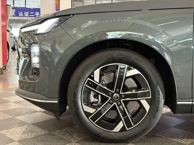 Volvo XC70 Plug-in Hybrid — Фото автомобиля 15