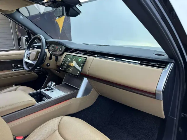 Land Rover Range Rover 2025 3.0 L6 360PS Golden Age Edition — Фото автомобиля 9