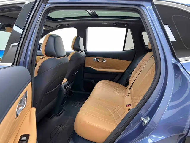 Geely Galaxy Starship 7 EM-i — Фото автомобиля 15
