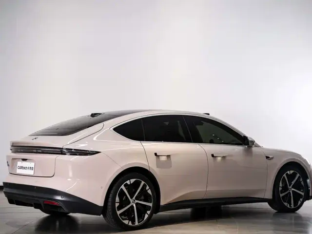 Nio ET5 — Фото автомобиля 5