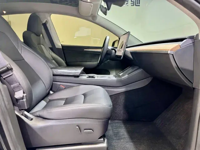 Tesla Model Y — Фото автомобиля 15