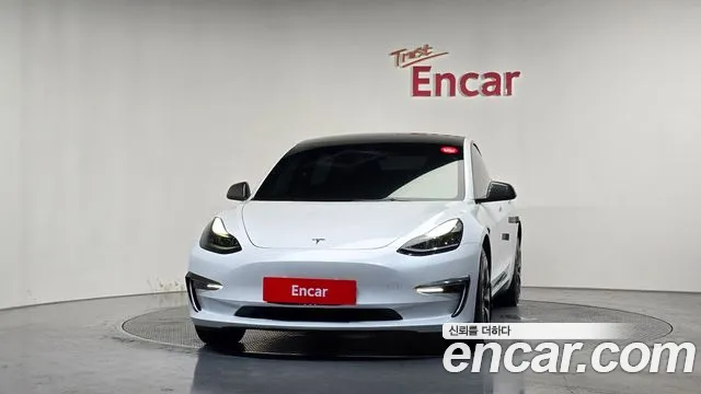 Tesla Model 3 — Фото автомобиля 3