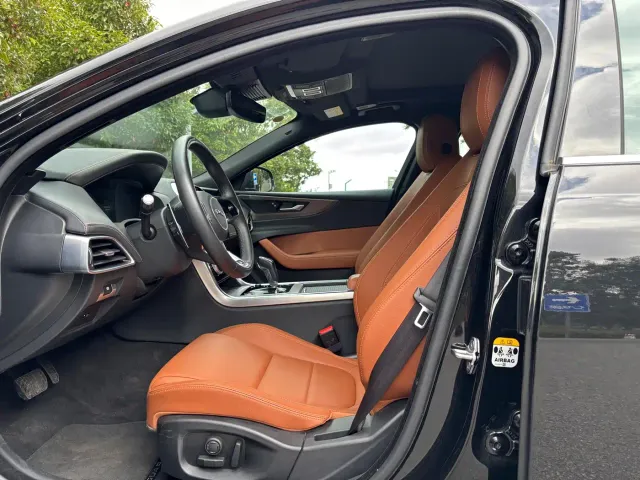 Jaguar XEL — Фото автомобиля 9