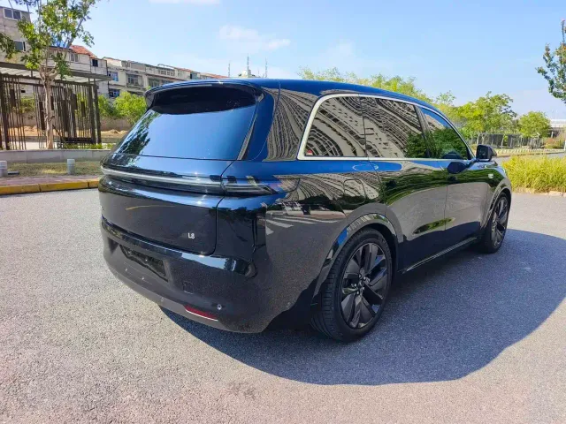 Li Auto L8 — Фото автомобиля 5