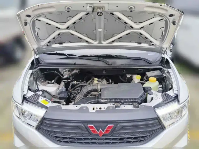 Wuling Hongguang V — Фото автомобиля 9