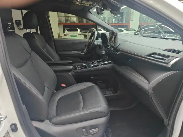 Toyota Sienna — Фото автомобиля 11