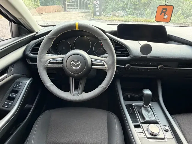 Mazda Axela — Фото автомобиля 12