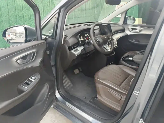 Roewe iMAX8 — Фото автомобиля 15
