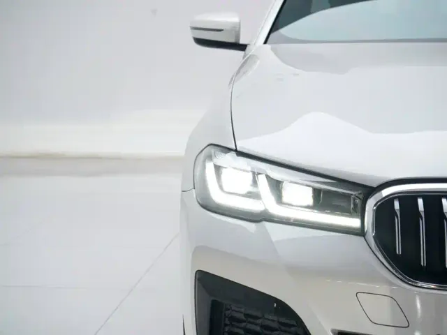 BMW 5 Series — Фото автомобиля 12