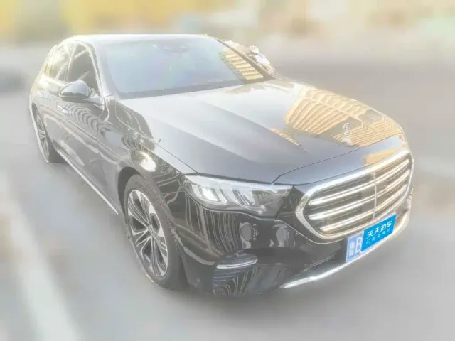 Mercedes-Benz E-Class — Фото автомобиля 3