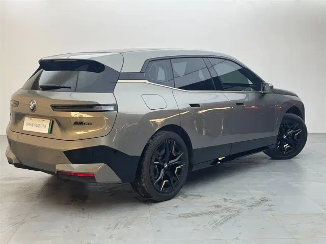 BMW iX M60 — Фото автомобиля 4