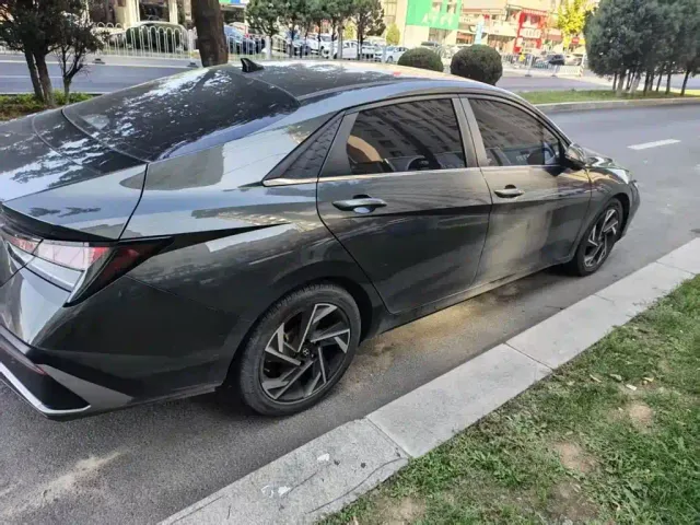 Hyundai Elantra — Фото автомобиля 6