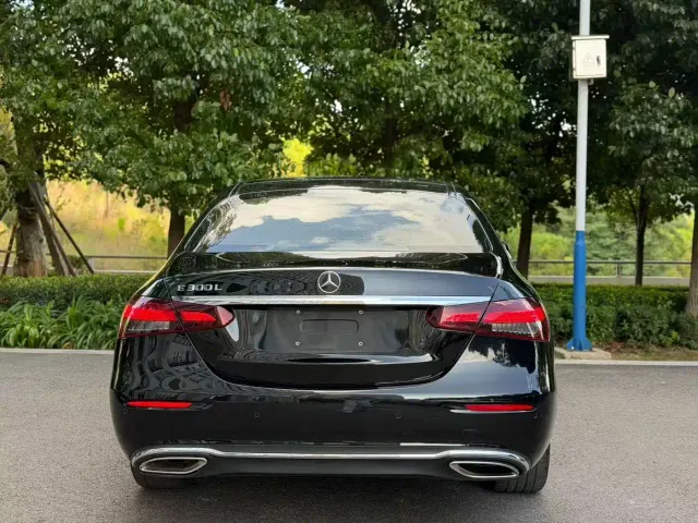 Mercedes-Benz E-Class — Фото автомобиля 8