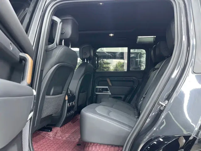 Land Rover Defender — Фото автомобиля 19