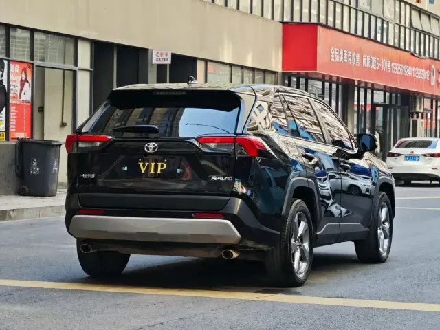 Toyota RAV4 — Фото автомобиля 9