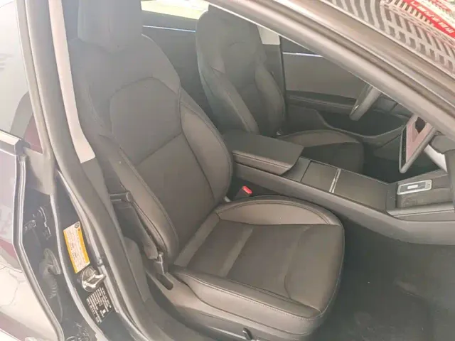 Tesla Model 3 — Фото автомобиля 24