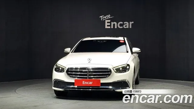 Mercedes-Benz E-Class — Фото автомобиля 3