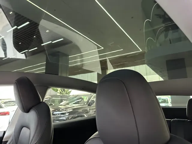 Tesla Model Y — Фото автомобиля 10