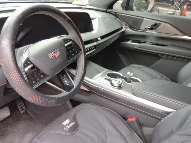 Cadillac XT5 — Фото автомобиля 12