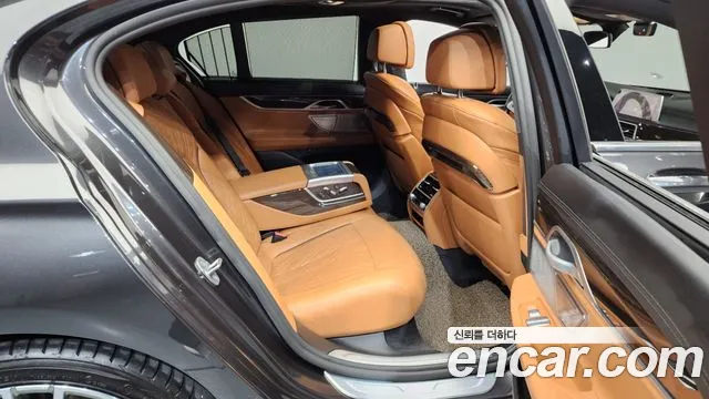 BMW 7-Series — Фото автомобиля 12