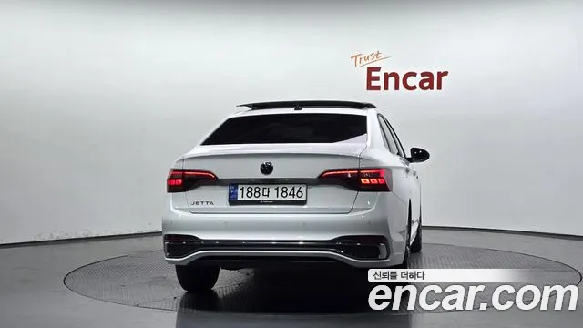 Volkswagen Jetta — Фото автомобиля 3