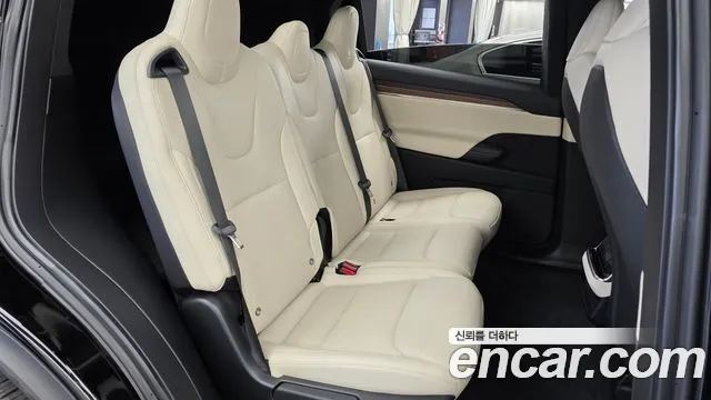 Tesla Model X — Фото автомобиля 11