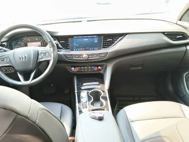 Buick Regal — Фото автомобиля 9