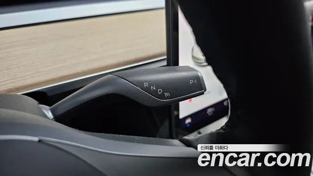 Tesla Model 3 — Фото автомобиля 4