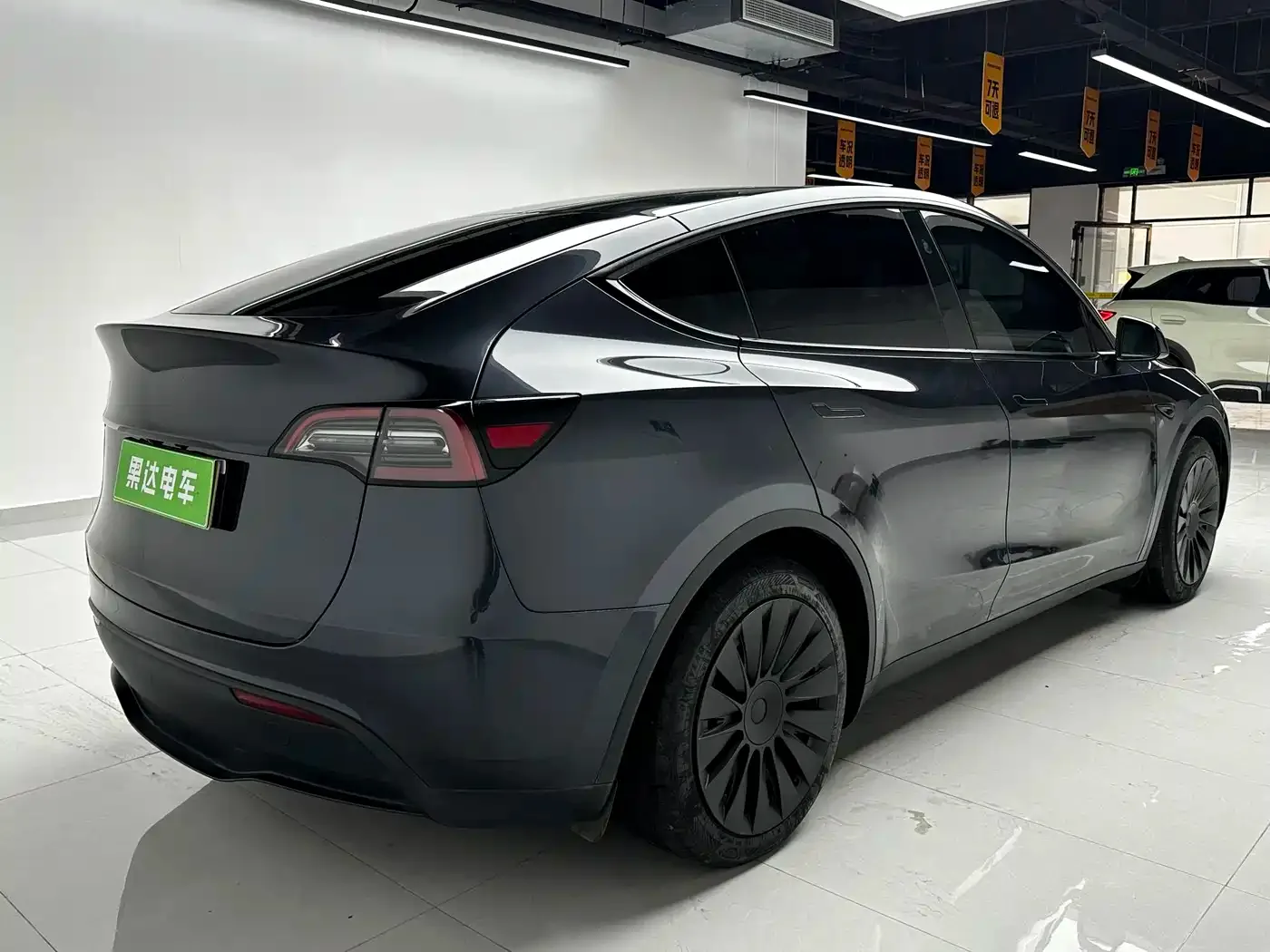 Tesla Model Y 2024 Rear-Wheel Drive Version — Фото автомобиля 7