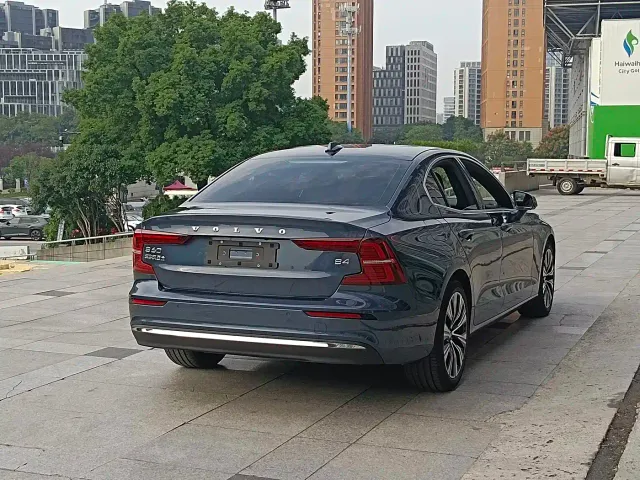 Volvo S60 — Фото автомобиля 8
