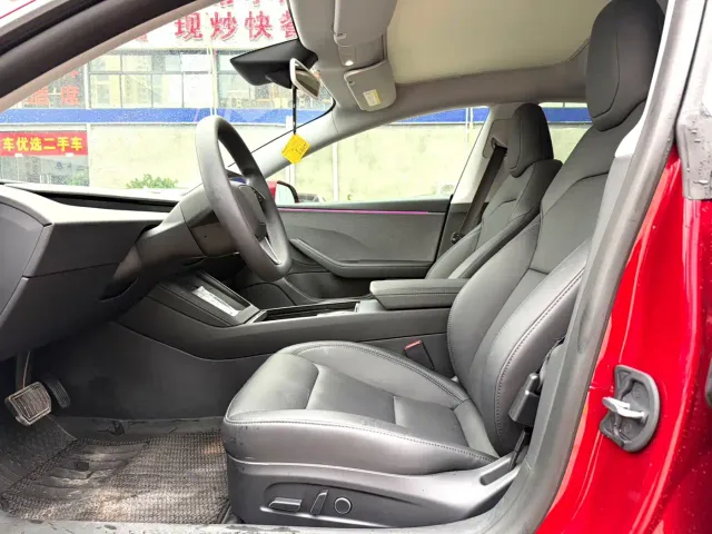 Tesla Model 3 — Фото автомобиля 10