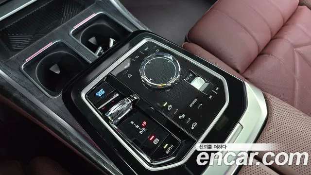 BMW i7 G70 — Фото автомобиля 12